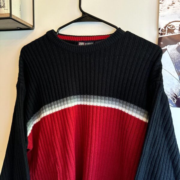 Black and red sweater - Image 2